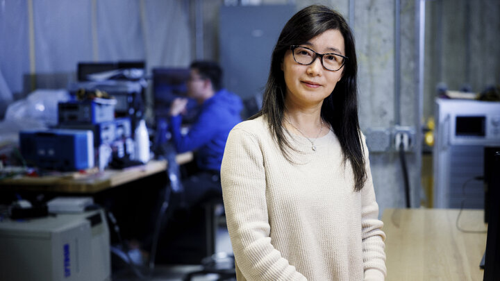 Liyan Qu in a lab